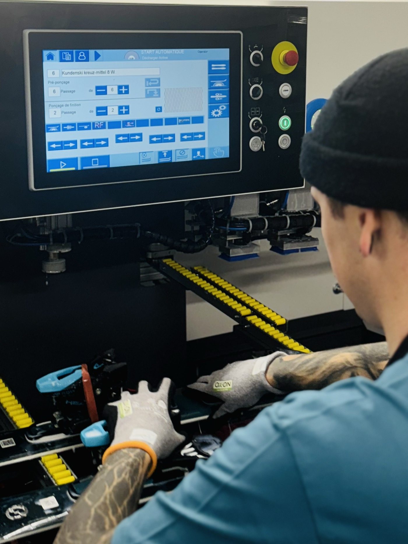 Écran de contrôle de la machine de ponçage et affûtage de skis